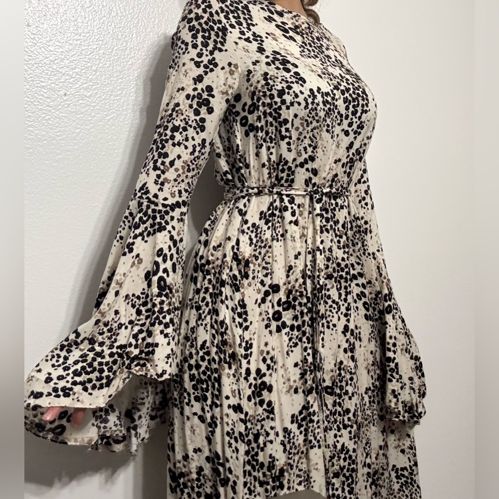 SOLD

Turkish modest maxi dress with matching belt/ bell sleeves, size 36 (US …